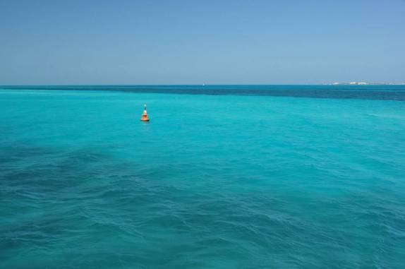 Mar totalmente caribenho ao redor da Isla Mujeres, no litoral sul do México